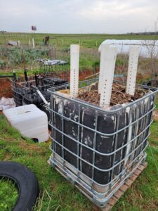 planting trees, composter